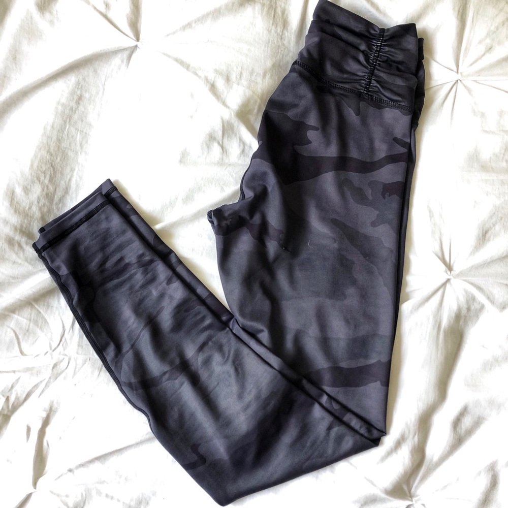 Carbon38 high waisted camo Leggings